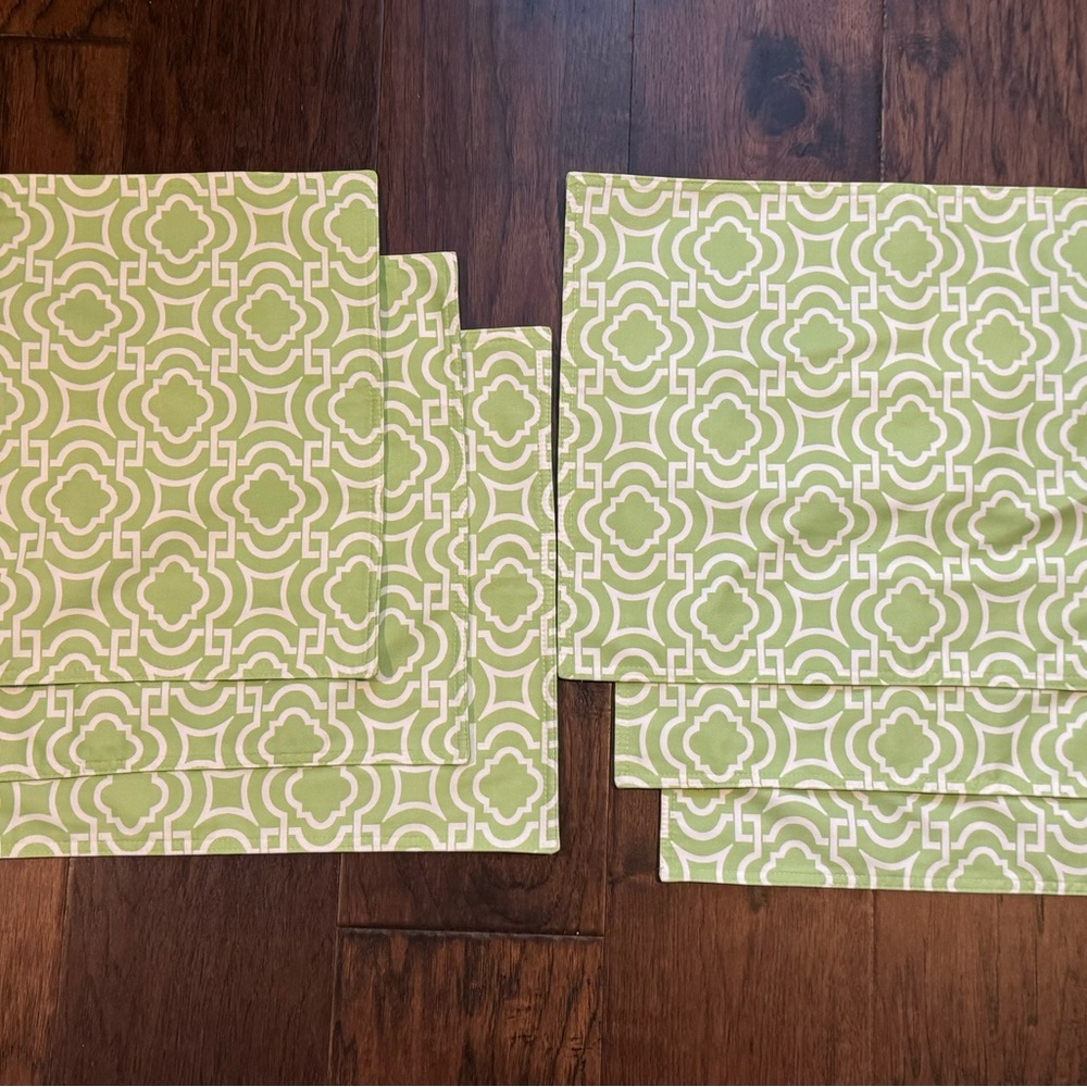 Set of 6 Southern Living Lattice Work Placemats - Kiwi Green and White
